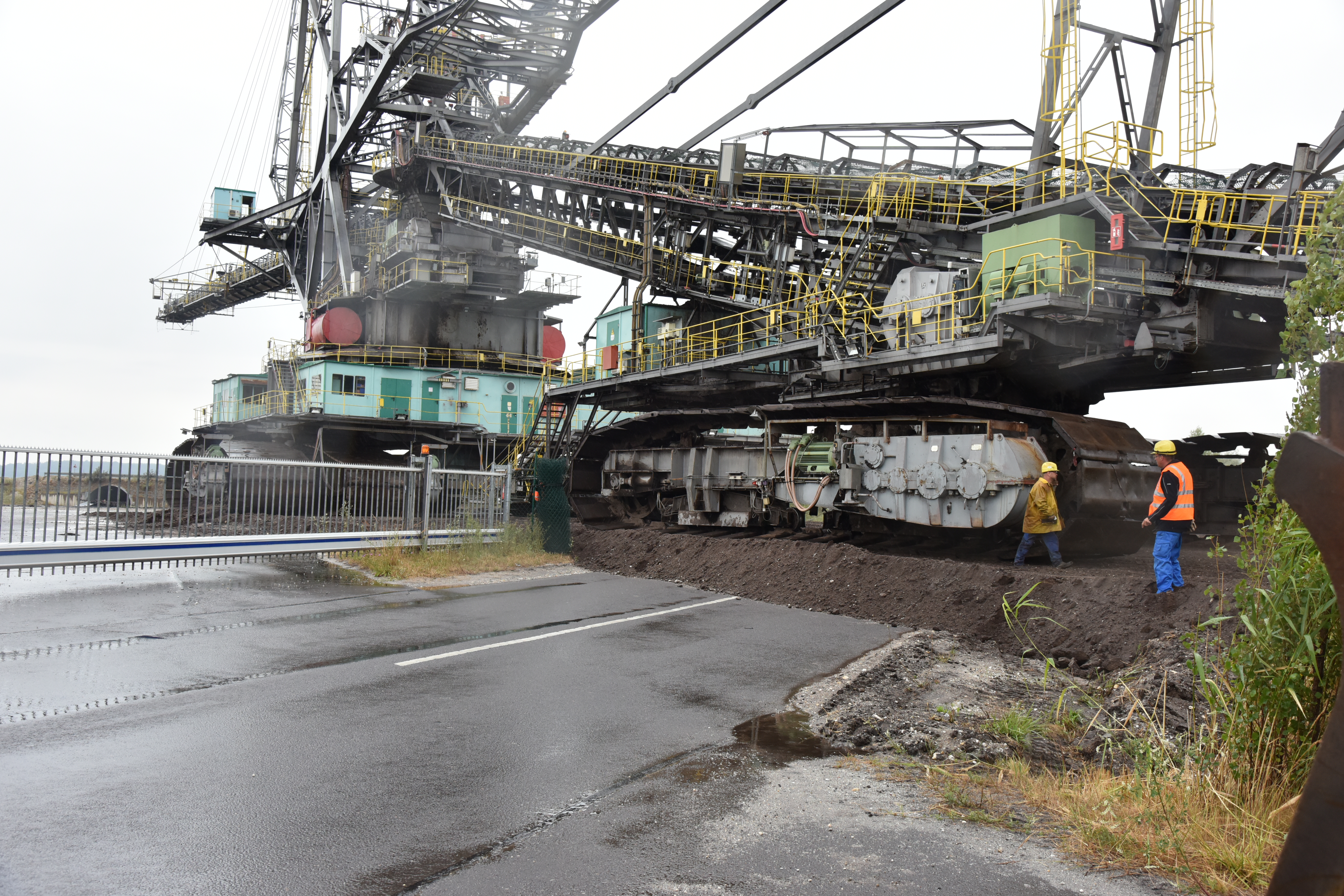 3.800 Tonnen schwerer Absetzer wechselt Abbaufeld